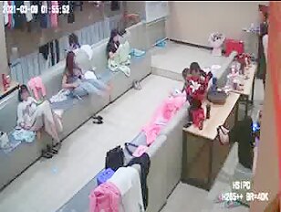 [IPCAM 2022] Real Public Voyeur Changing Room Live CAM Porn Leaked November Month 01.11.2022 - 30.11 (6)