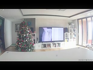 [IPCAM K261][2024 한국야동] IPCam Korean 카메라 야동 240101 Korean Couple Watching HOT Korean Porn Movies In Living Room IPCAM COUPLE (1)
