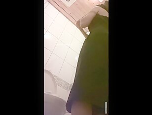 Pretty Hot Woman Public Toilet Upskirt Voyeur Leaked 11-04-2024 (8)